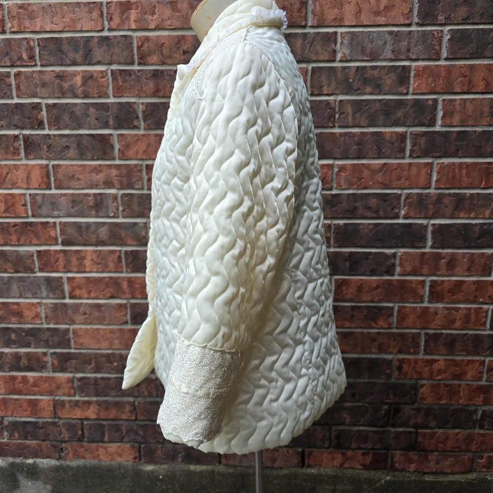 1980s Christian Dior Quilted Bed Jacket Lingerie Size Medium Ivory Lace Vintage, - Picture 4 of 16
